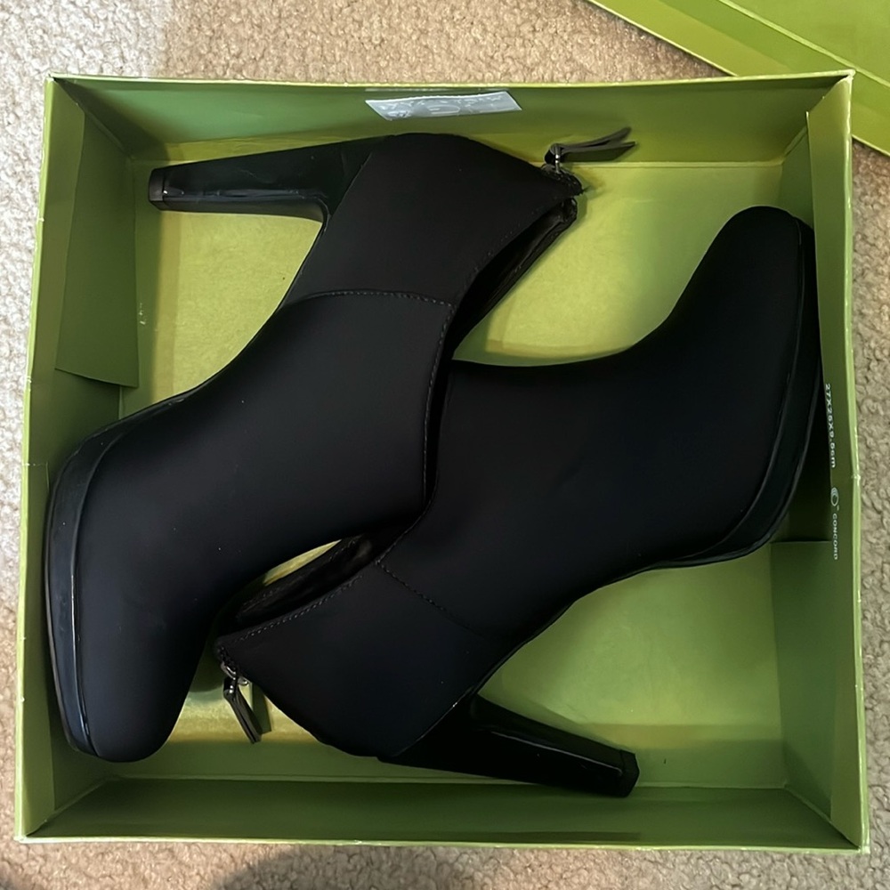 Black heeled ankle boots-excellent condition